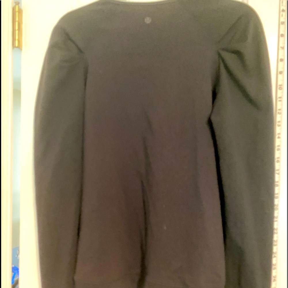 Lulu lemon long sleeves. Black great arm details NWOT
